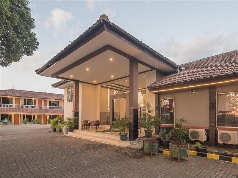 Reddoorz Near Alun Alun Subang Hotel Exterior photo