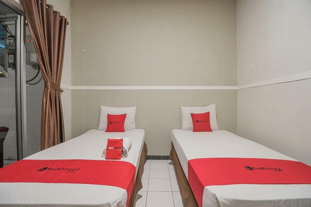 Reddoorz Near Alun Alun Subang Hotel Exterior photo