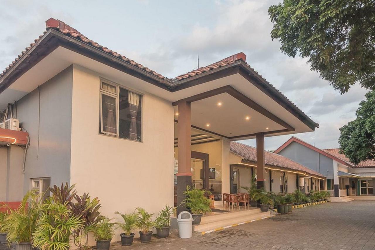 Reddoorz Near Alun Alun Subang Hotel Exterior photo