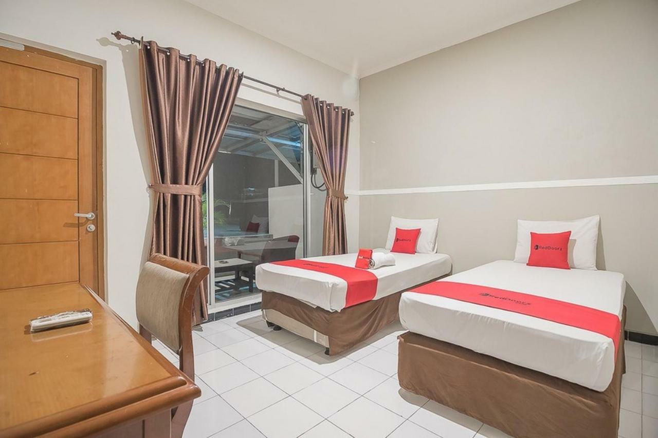 Reddoorz Near Alun Alun Subang Hotel Exterior photo