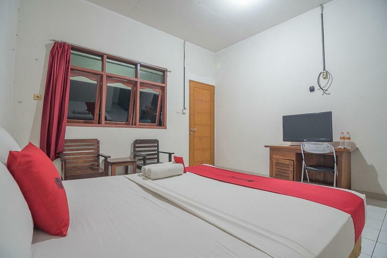 Reddoorz Near Alun Alun Subang Hotel Exterior photo