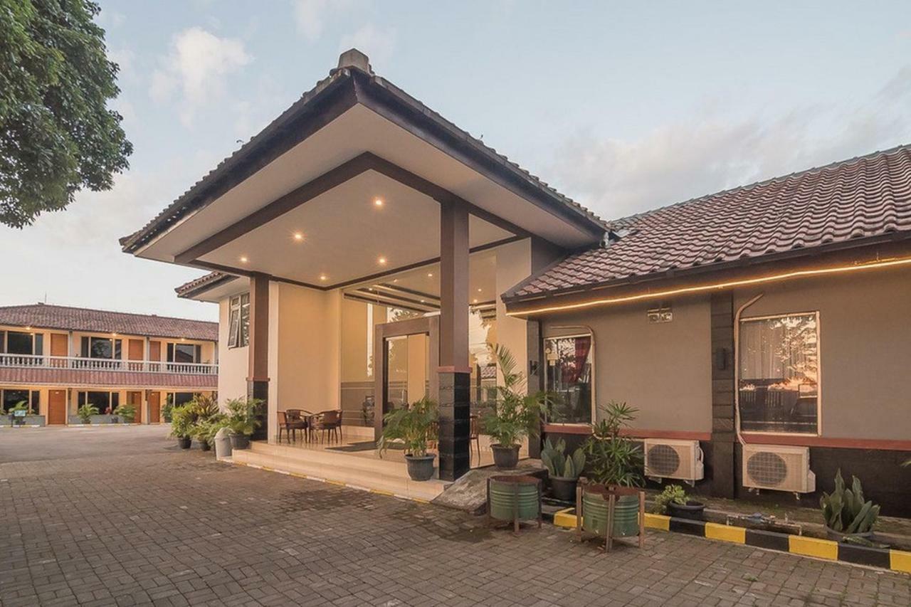 Reddoorz Near Alun Alun Subang Hotel Exterior photo