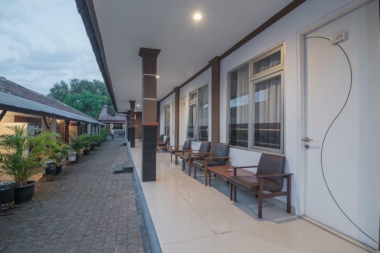 Reddoorz Near Alun Alun Subang Hotel Exterior photo
